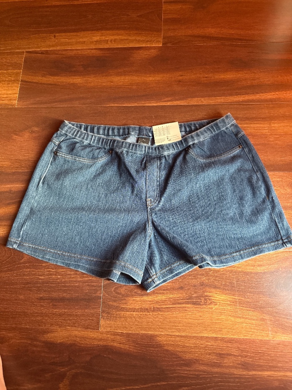 HUE Jean Shorts Size Large